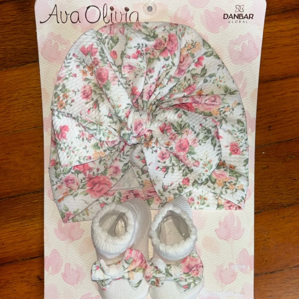 Ava Olivia Danbar Global newborn hat bow with matching booties for baby girl